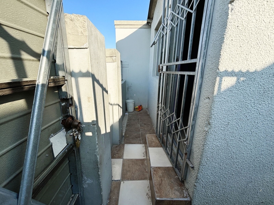 2 Bedroom Property for Sale in Kuyasa Western Cape